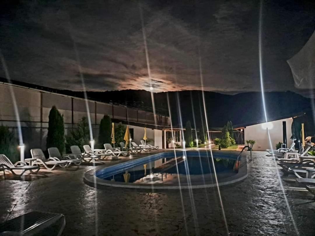 Vila Hercules Dubova Esterno foto