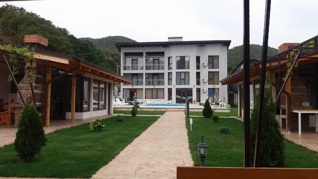 Vila Hercules Dubova Esterno foto